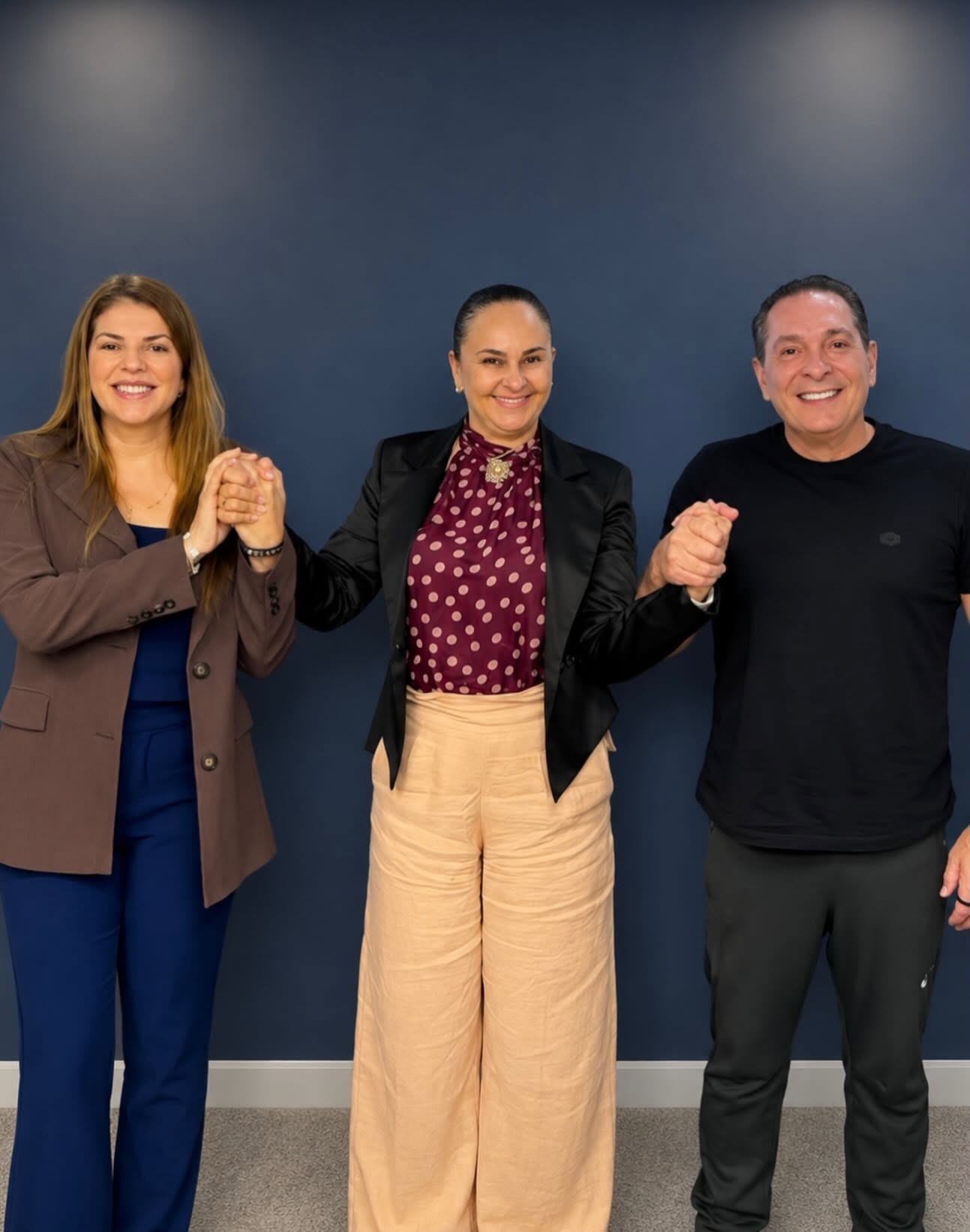 Ezequiel Ferreira e Nina de Souza são recepcionados por Dra. Fátima Silva em Ouro Branco