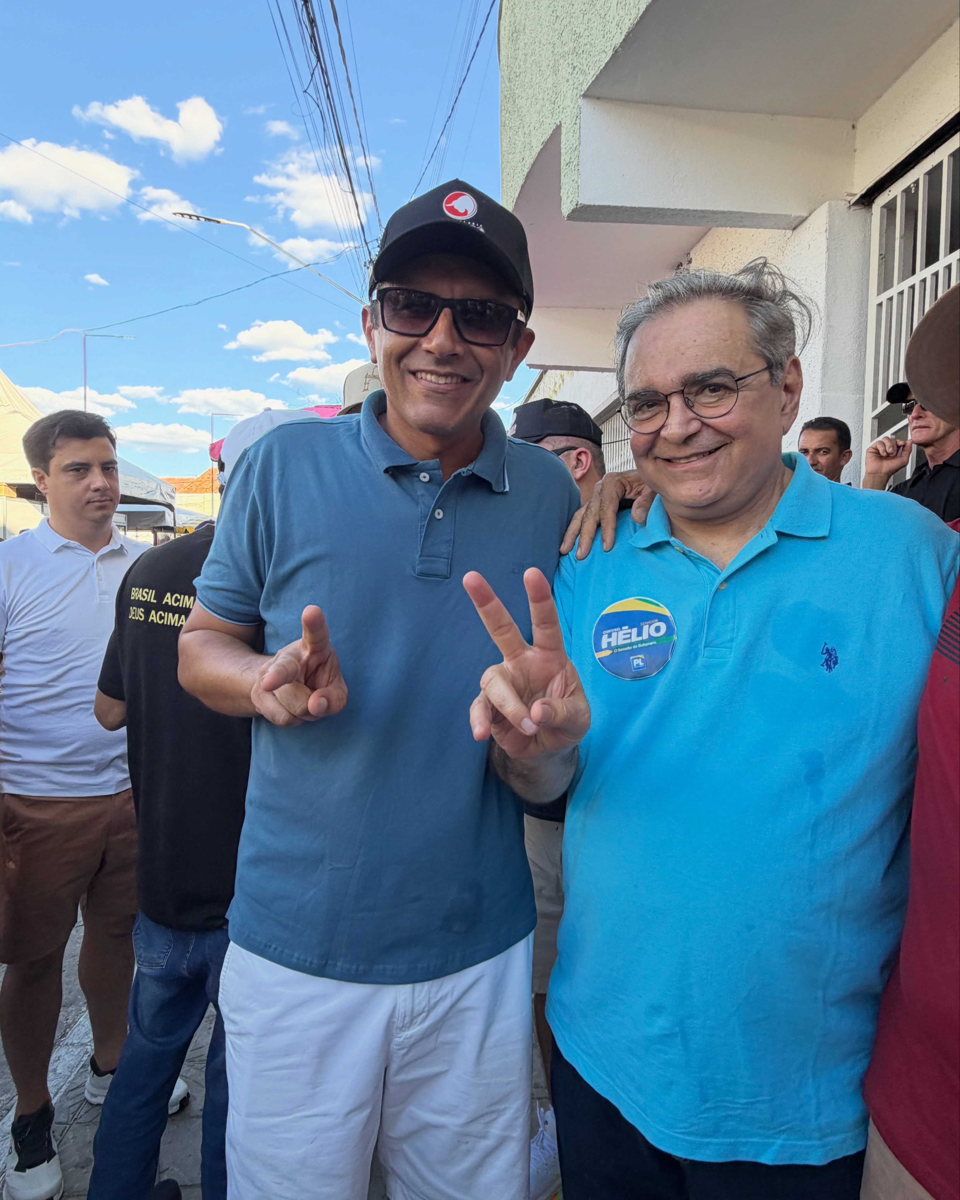 Marcos do Manhoso declara apoio á Álvaro Dias durante a Feirinha de Santana
